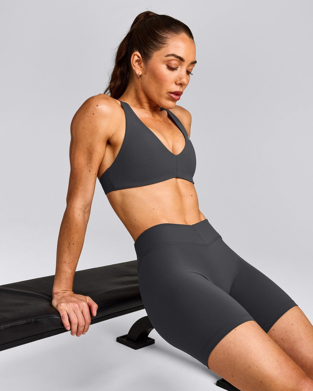 UnifiedMoveTM V Front Mid Rise Shorts 6" | Coal