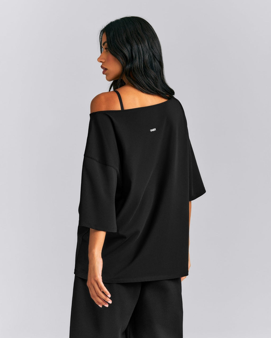 Slouchy One Shoulder Tee | Black