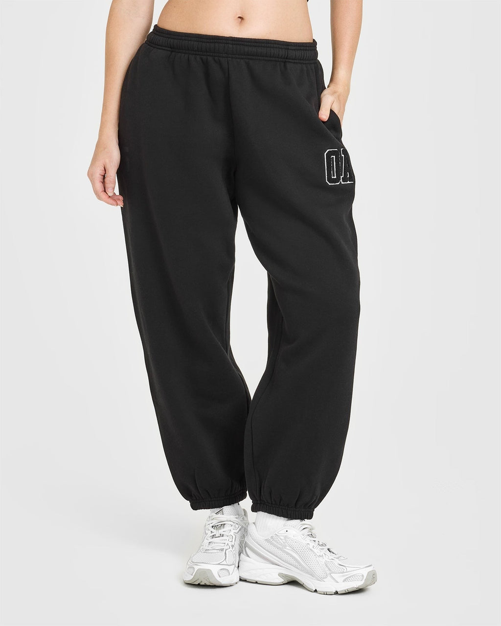 Foundations Oversized Oner 25 Sweatpants | Black