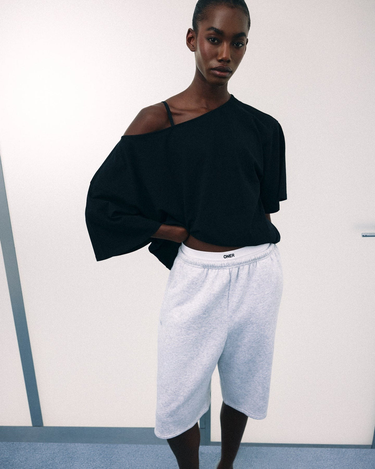 Slouchy One Shoulder Tee | Black