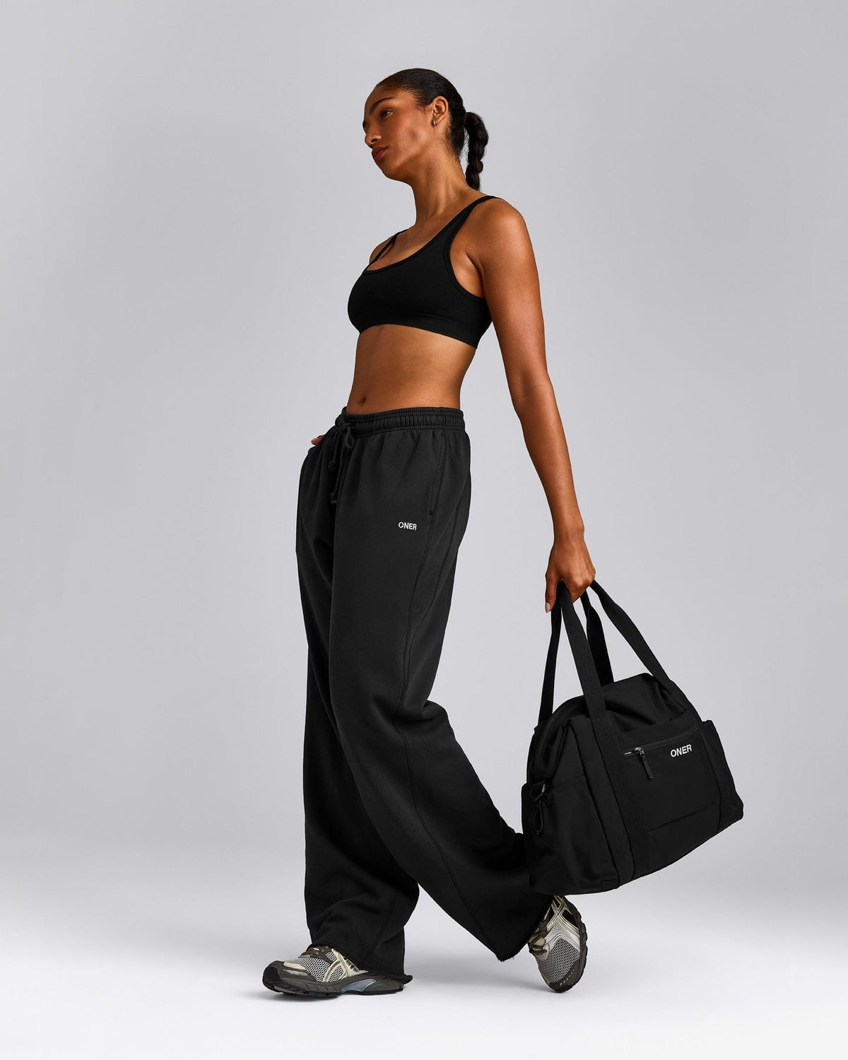 EffortlessLiftTM Square Neck Sports Bra | Black