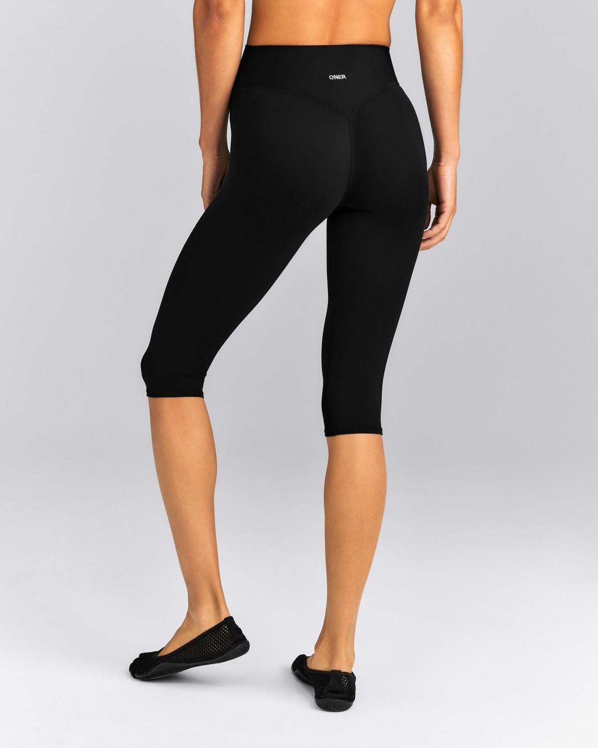 SoftMotionTM High Waisted Capri Leggings | Black