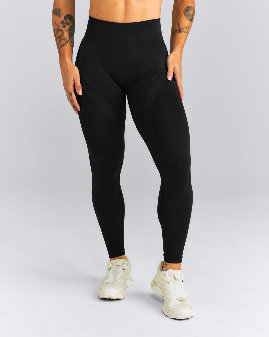 EnhanceLiftTM Seamless Mid Rise Leggings | Black