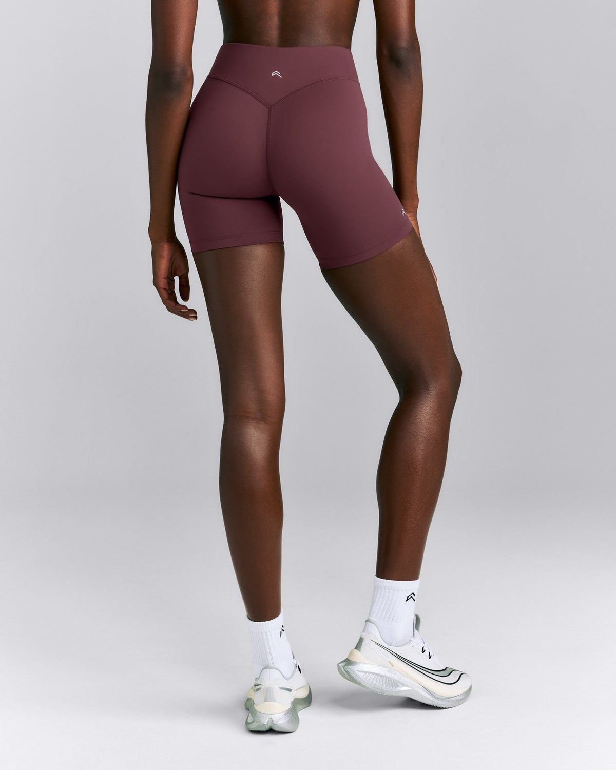 UnifiedMoveTM V Front Mid Rise Shorts 6" | Velvet Mocha