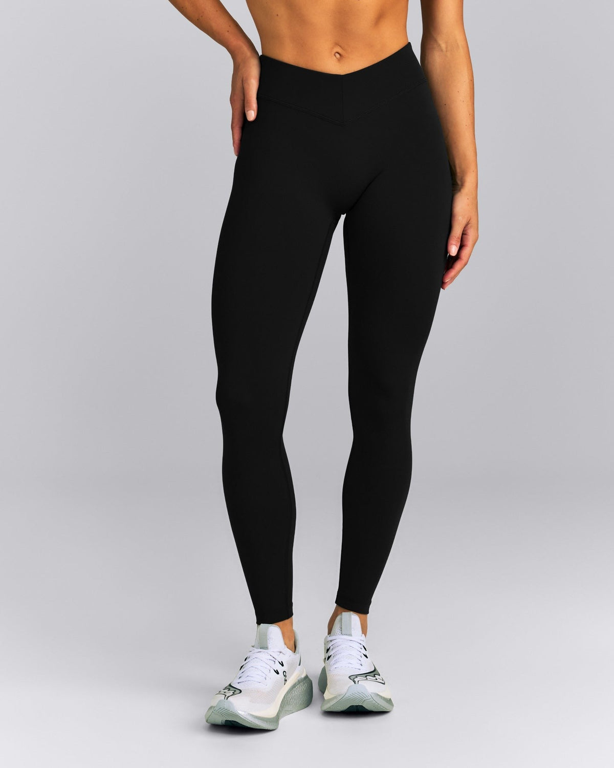 UnifiedMoveTM V Front Mid Rise Leggings | Black