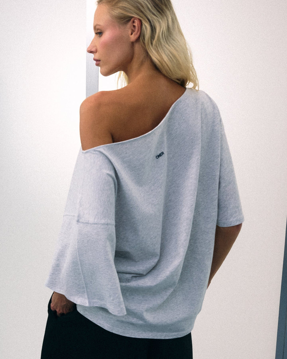 Slouchy One Shoulder Tee | Light Gray Marl