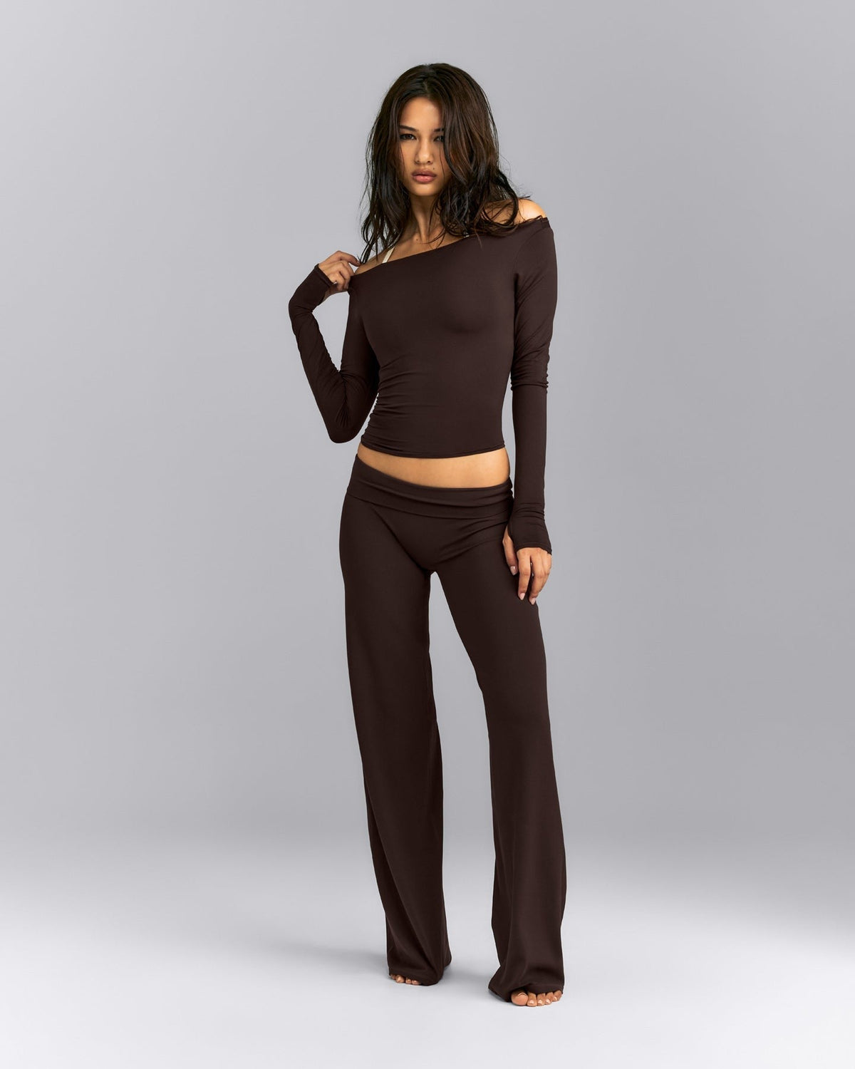 FormeSoftTM Fitted Off-The-Shoulder Long Sleeve Top | 70% Cocoa