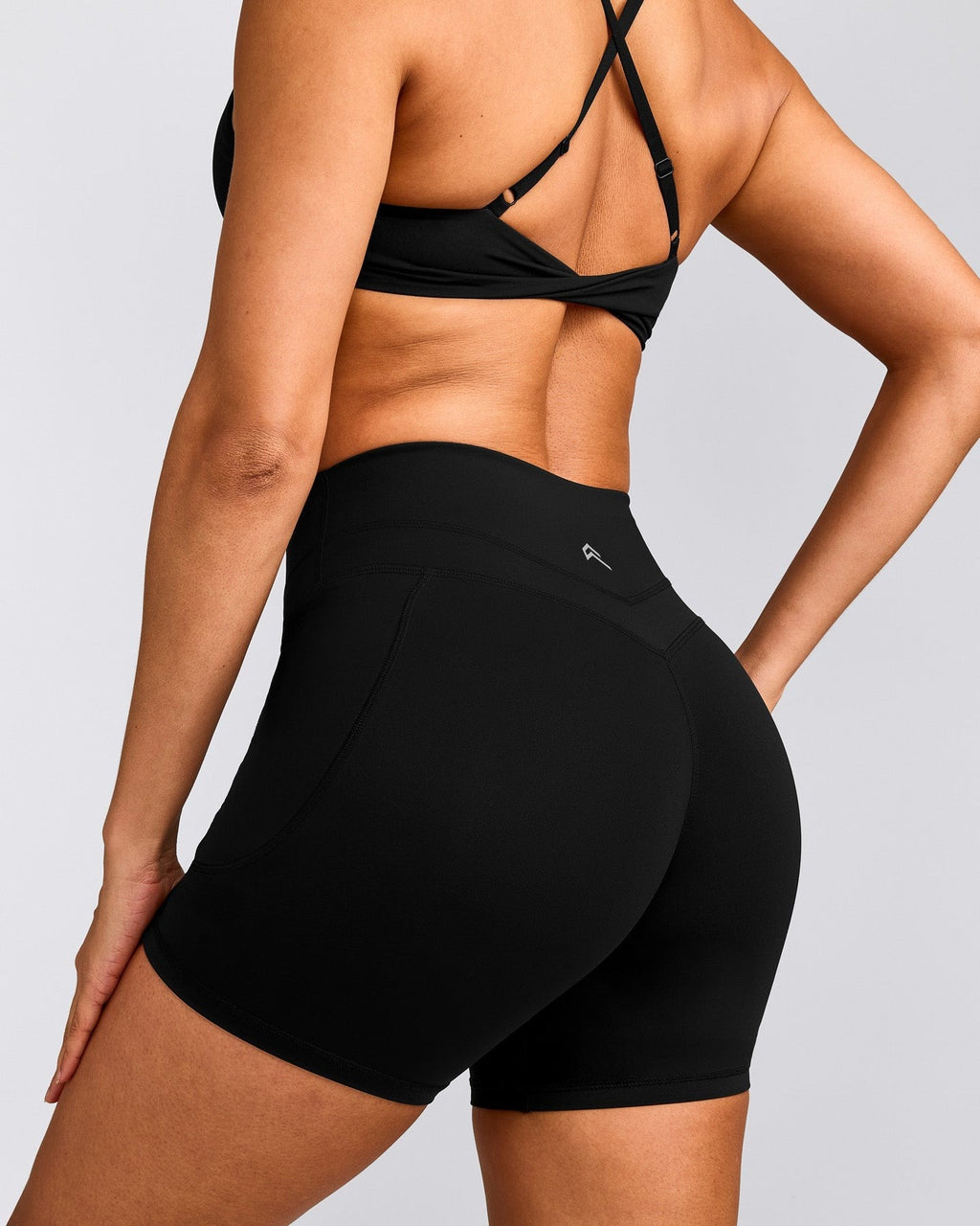 UnifiedMoveTM High Waisted Pocket Shorts 6" | Black