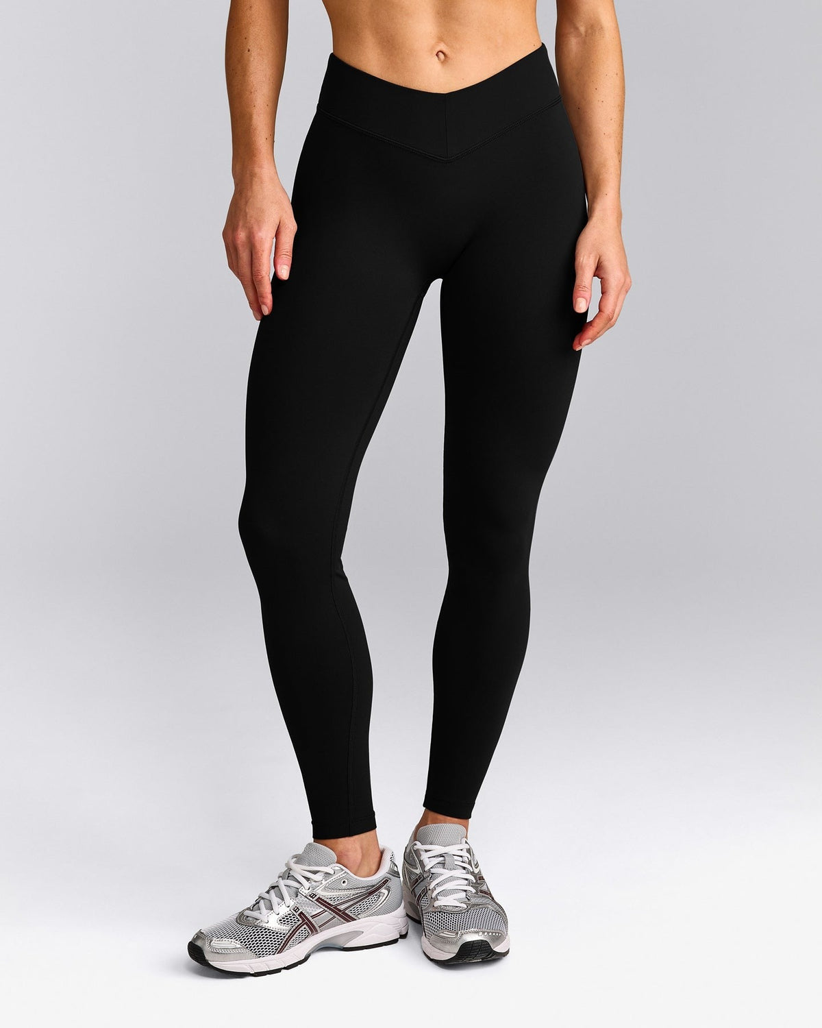 UnifiedMoveTM V Front Mid Rise Leggings | Black