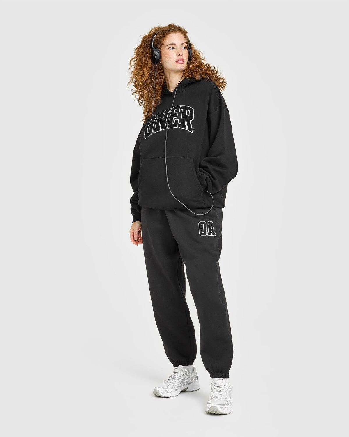 Foundations Oversized Oner 25 Sweatpants | Black
