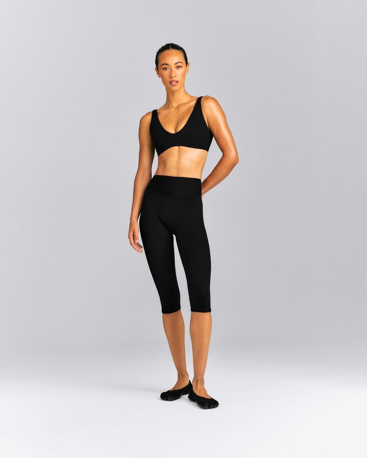 SoftMotionTM High Waisted Capri Leggings | Black