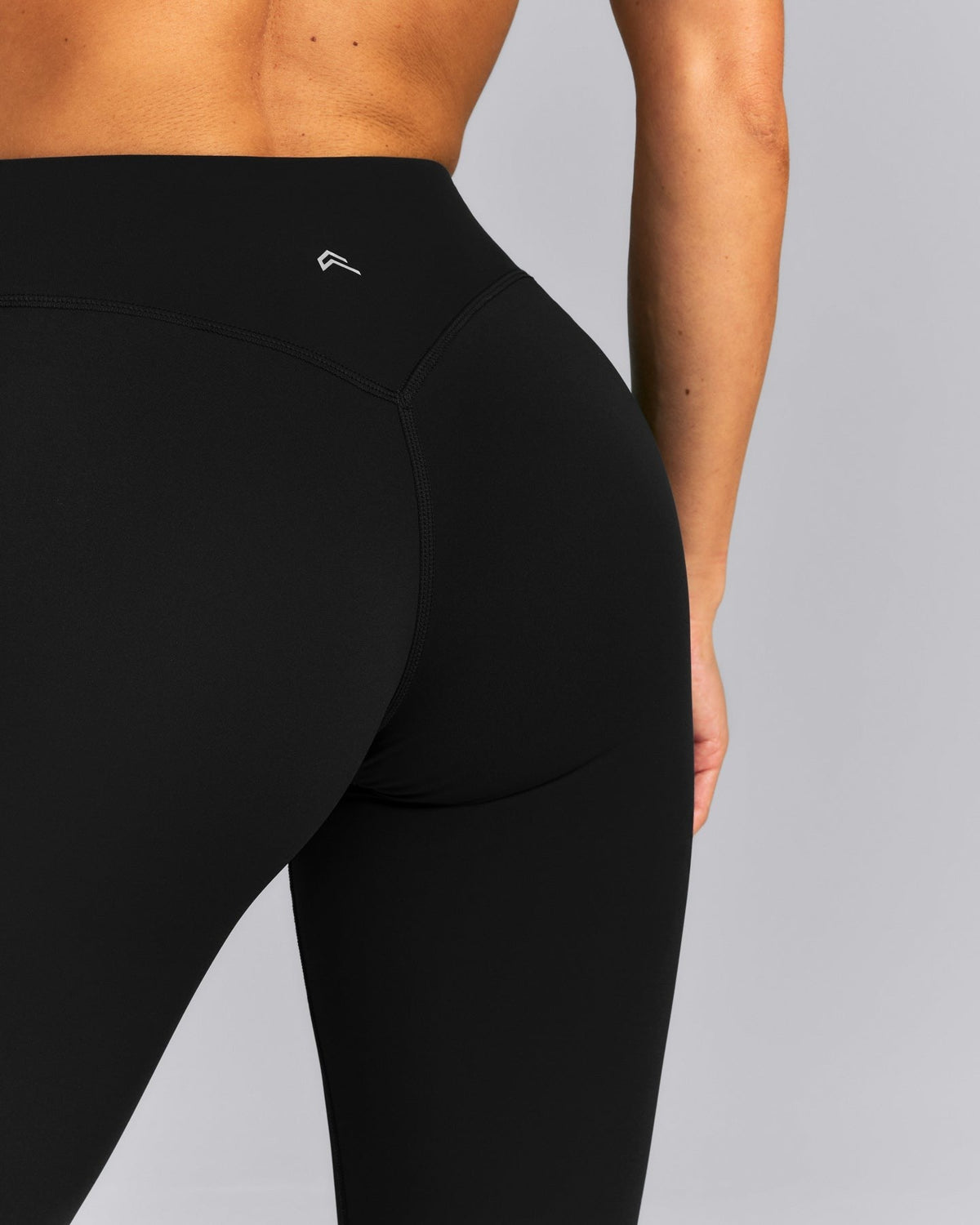 UnifiedMoveTM V Front Mid Rise Leggings | Black