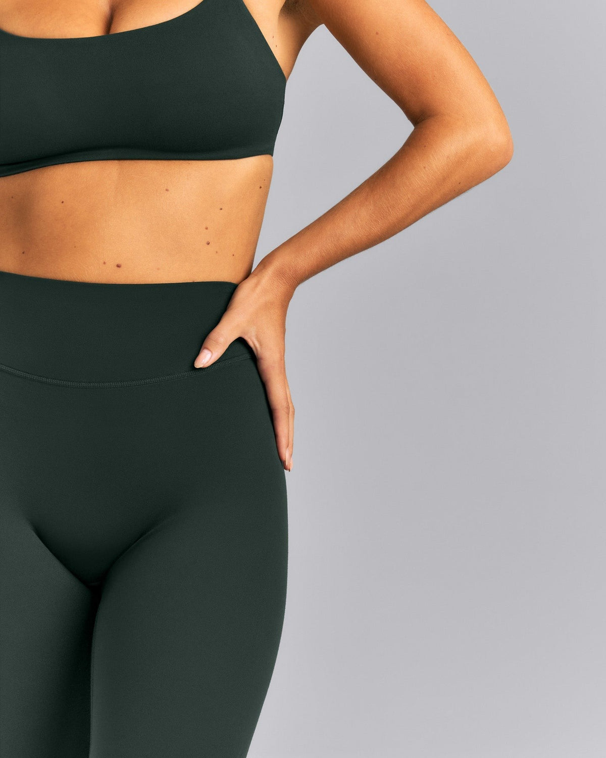 SoftMotionTM High Waisted Leggings | Emerald Noir