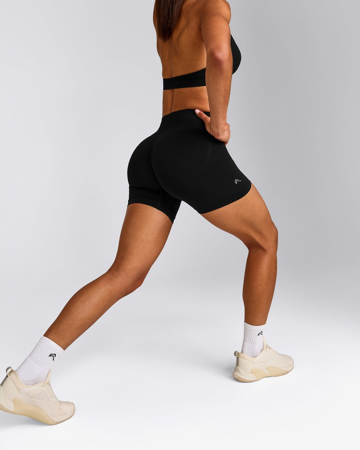EffortlessLiftTM Seamless Mid Rise Shorts | Black