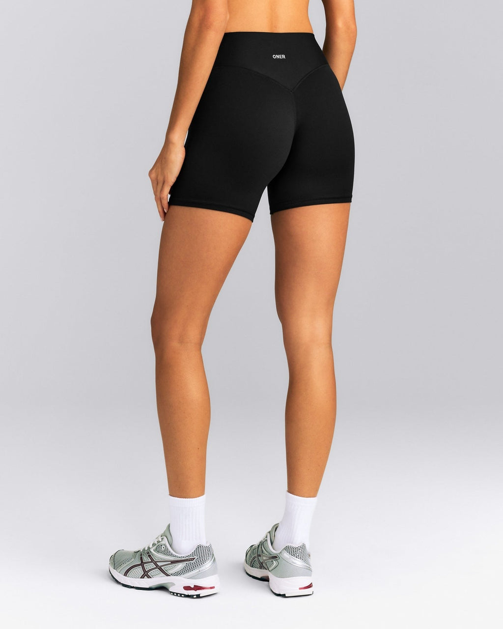 SoftMotionTM High Waisted Shorts 6" | Black