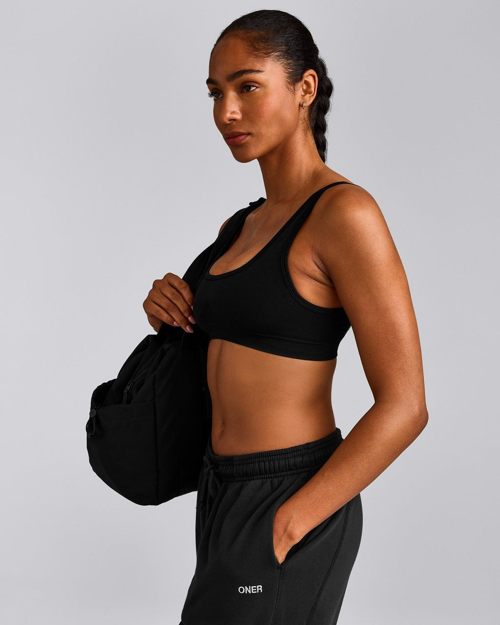 EffortlessLiftTM Square Neck Sports Bra | Black