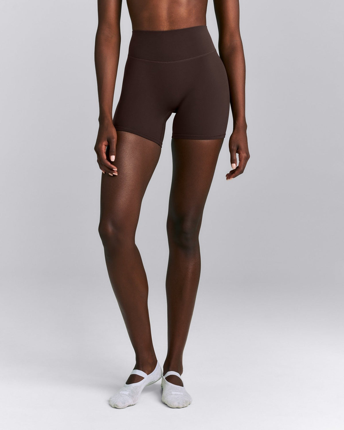 SoftMotionTM High Waisted Shorts 6" | 70% Cocoa