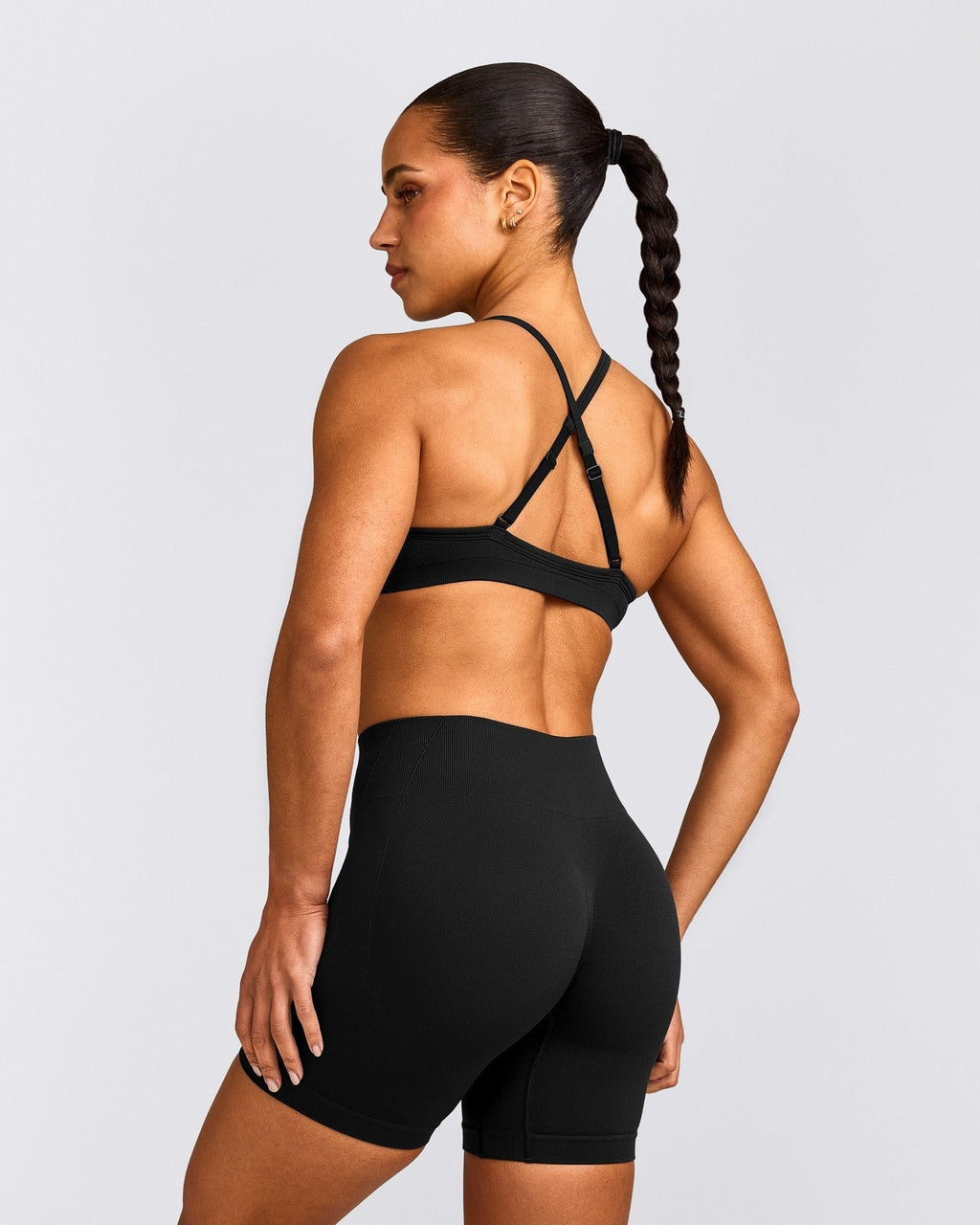 EnhanceLiftTM Seamless Strappy Sports Bra | Black