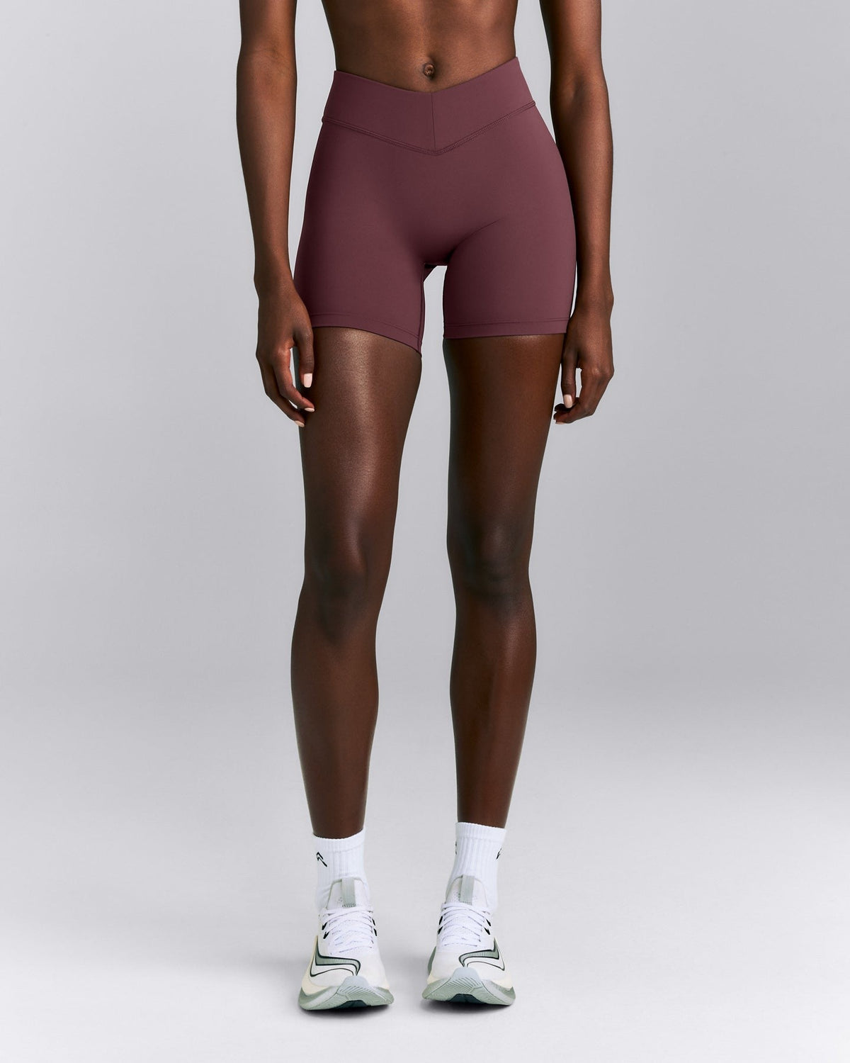 UnifiedMoveTM V Front Mid Rise Shorts 6" | Velvet Mocha