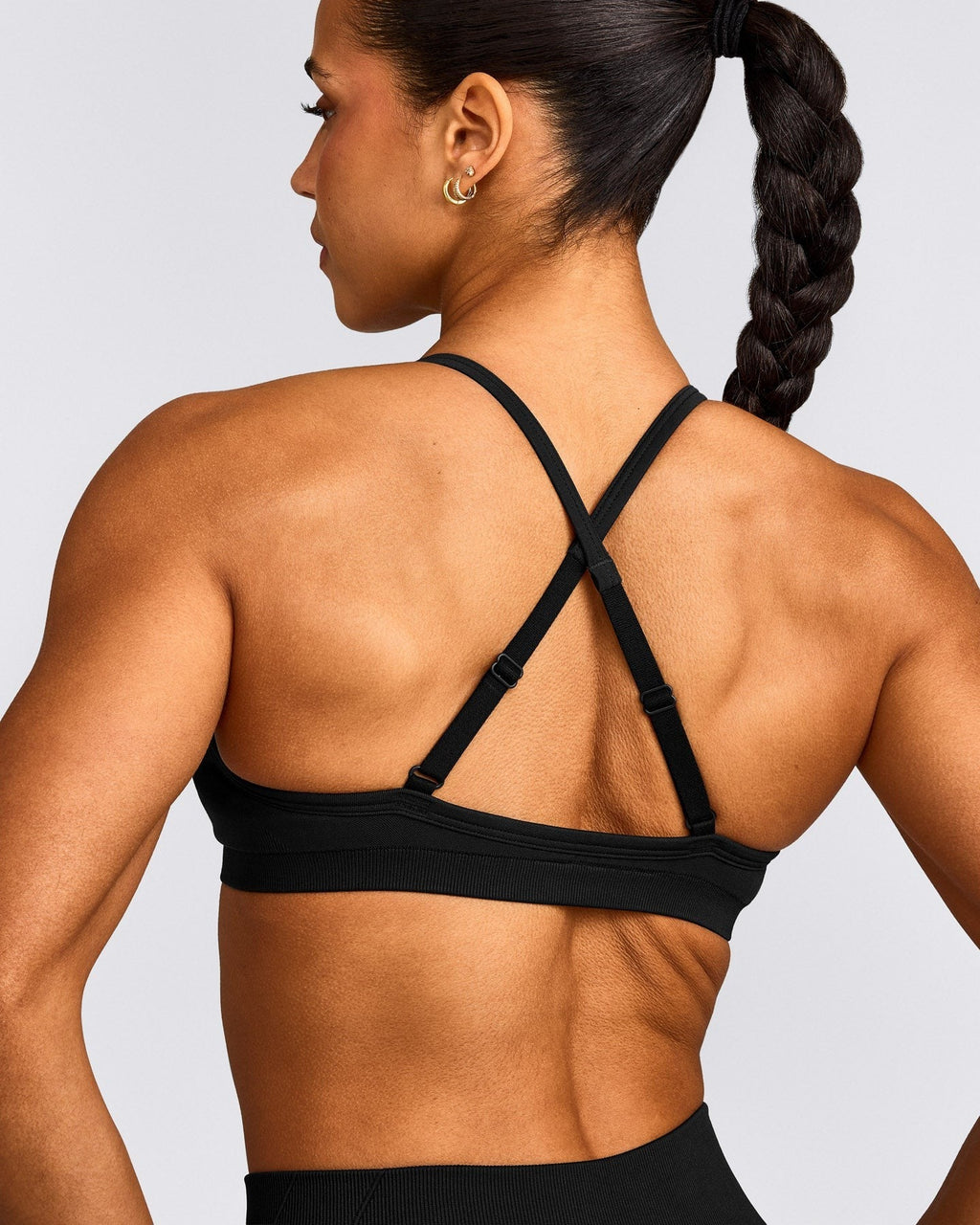 EnhanceLiftTM Seamless Strappy Sports Bra | Black